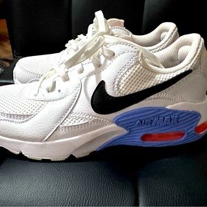 Nike Air Max Excee women’s size 7